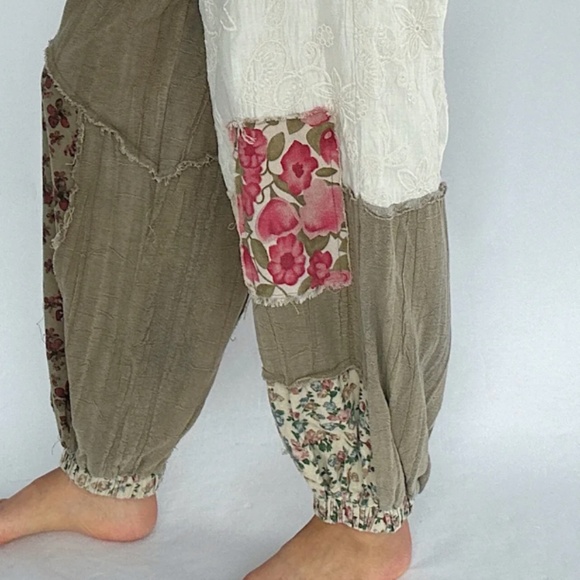 BRAND NEW Floral Patch Pants By POL Sz Small - Picture 14 of 15